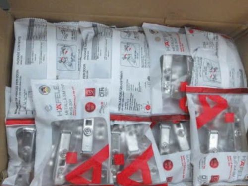 Bản lề trùm ngoài Metalla SM 110° Giảm Chấn Hafele 315.07.114 3 dong goi ban le trum nua metalla sm 110 giam chan hafele 315 07 114