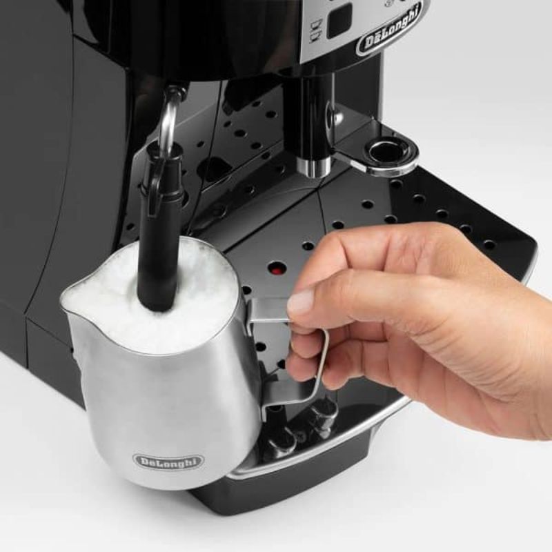 chuc-nang-tao-bot-cua-may-pha-cafe-delonghi-magnifica-s-ecam-22.110.b.jpg chuc nang tao bot cua may pha cafe delonghi magnifica s ecam 22.110.b